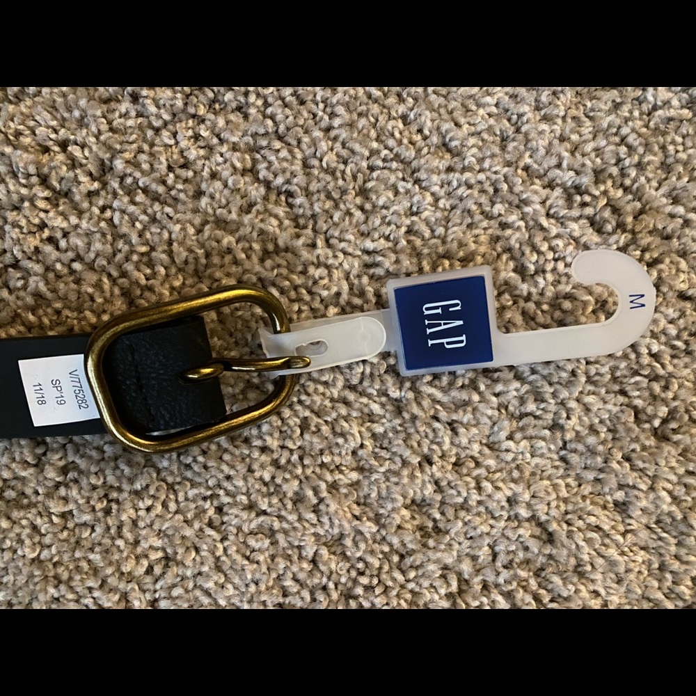 Brand new black gap belt size medium